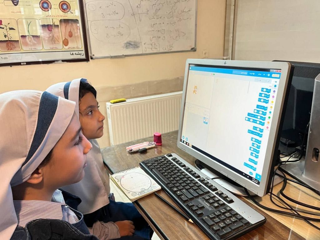 دبستان دوره اول و دوم دخترانه غیردولتی آبرنگ اصفهان