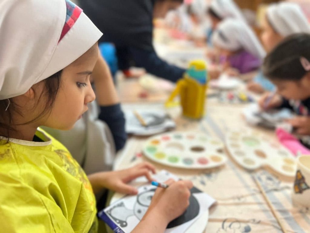 دبستان دوره اول و دوم دخترانه غیردولتی آبرنگ اصفهان