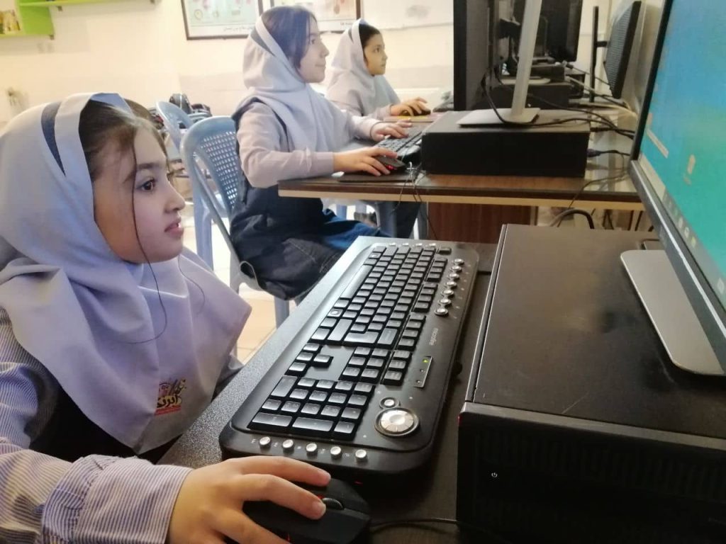 دبستان دوره اول و دوم دخترانه غیردولتی آبرنگ اصفهان