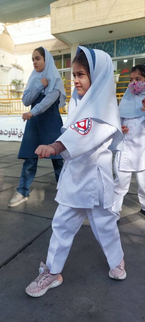 دبستان دوره اول و دوم دخترانه غیردولتی کاغذرنگی اصفهان