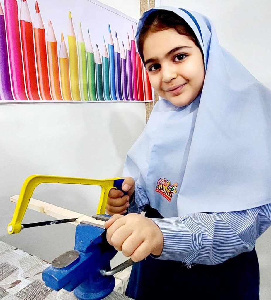 دبستان دوره اول و دوم دخترانه غیردولتی کاغذرنگی اصفهان