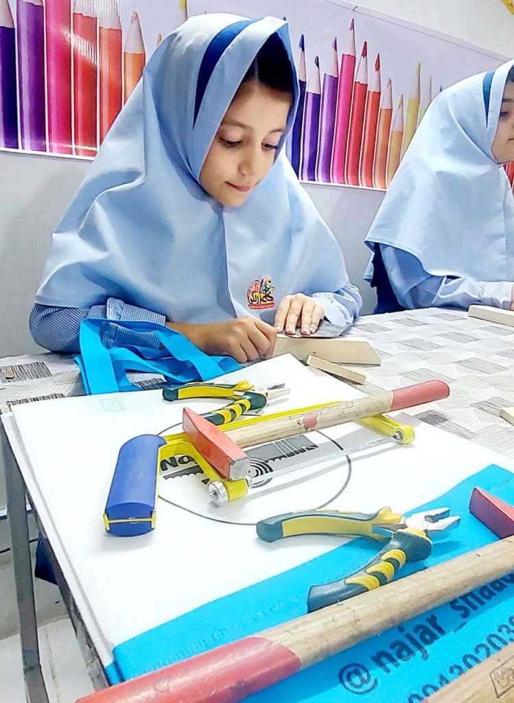 دبستان دوره اول و دوم دخترانه غیردولتی کاغذرنگی اصفهان