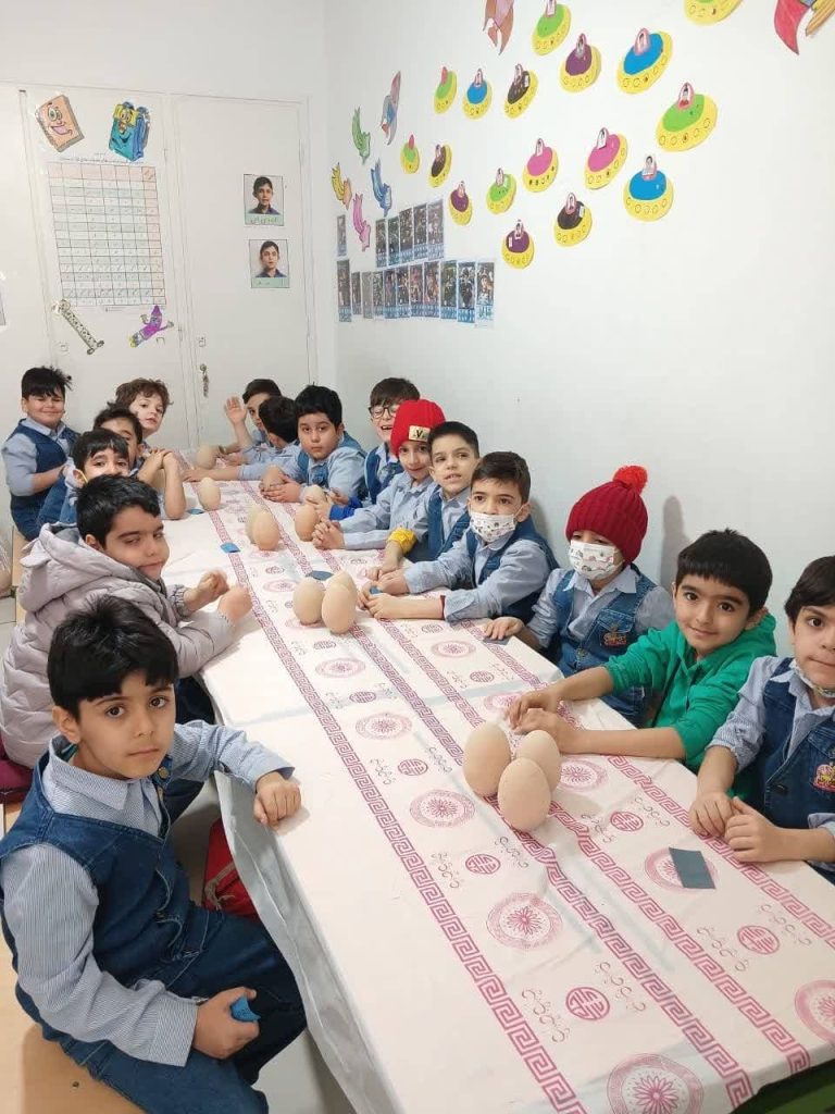 دبستان دوره اول و دوم پسرانه غیردولتی مدادهای رنگی اصفهان