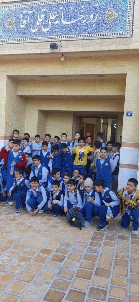 دبستان دوره اول و دوم پسرانه غیردولتی مدادهای رنگی اصفهان