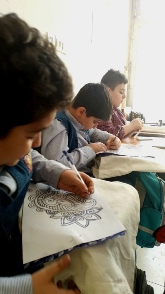 دبستان دوره اول و دوم پسرانه غیردولتی مدادهای رنگی اصفهان